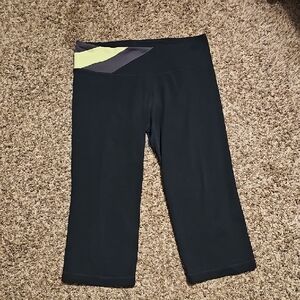 Under Armour Womens Athletic Crops. Medium